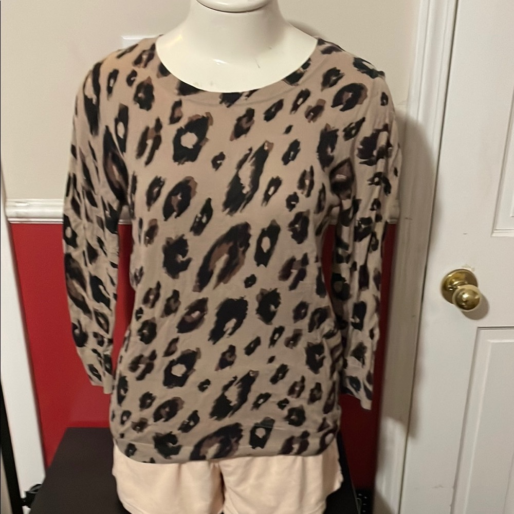 🎉Old Navy Leopard Print Crew Neck Sweater